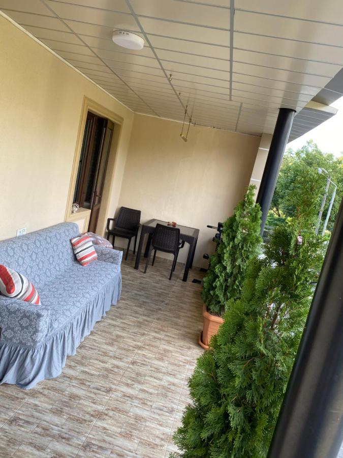 Warm Flat Apartment Gonio Luaran gambar
